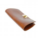 กระเป๋าแบบถือ Posh Chestnut  Clutch สำหรับผู้หญิง ดีไซน์เพื่อการใช้งานได้หลากหลาย 